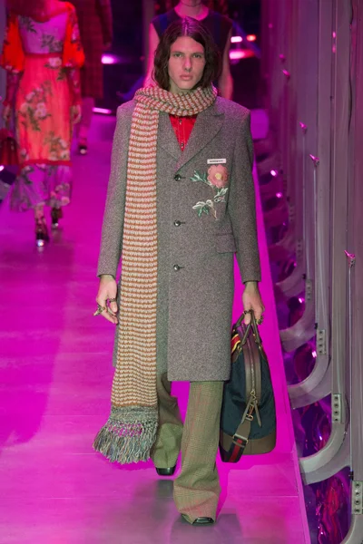 Look 63